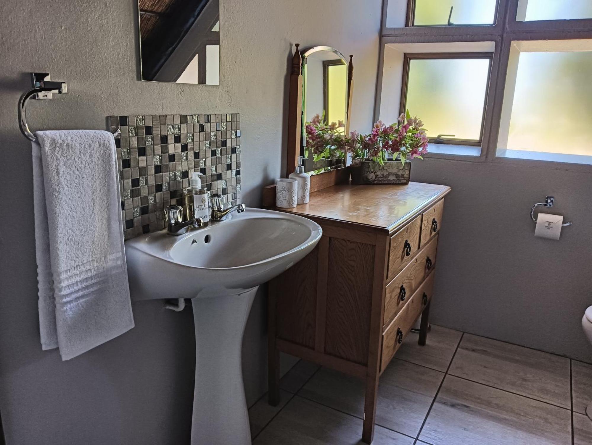 Little Tree Loft 2 Bed and Breakfast Uitenhage Exteriör bild